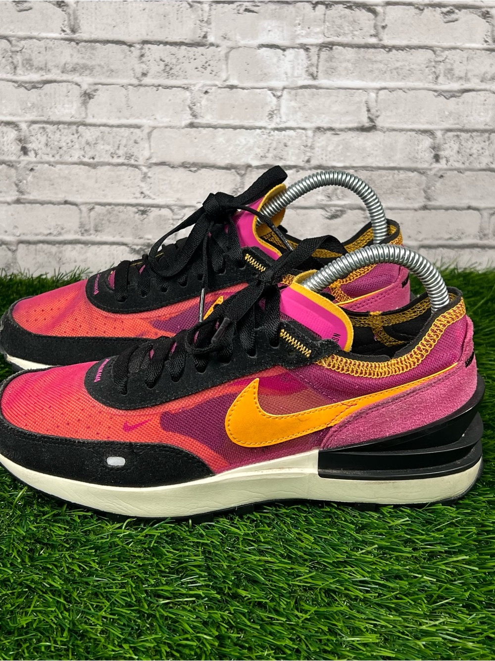 Women's sz 6.5 Nike Waffle One Active DC2533-600 Fuchsia University Gold Shoes